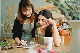 A supervisor is coaching her staff for service performance